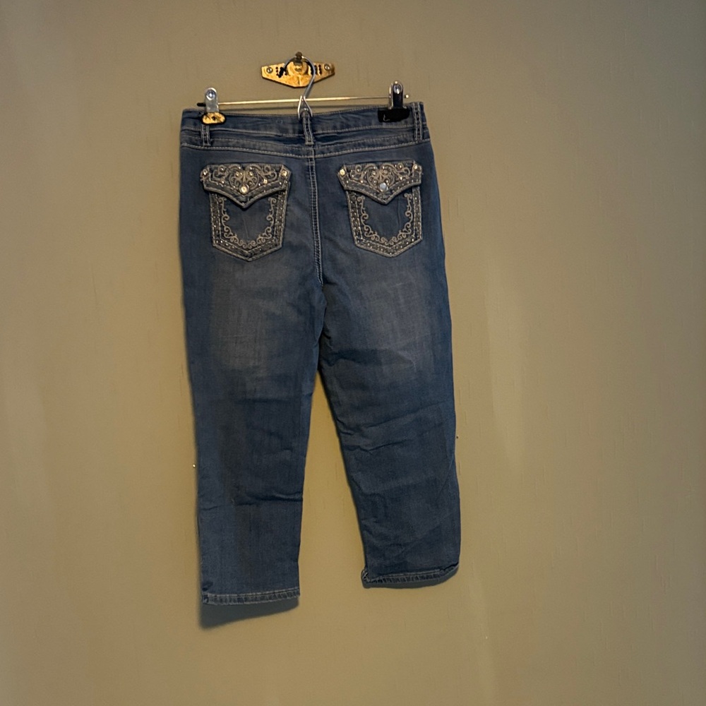 Earl Jeans Blue Capris - Picture 3 of 3